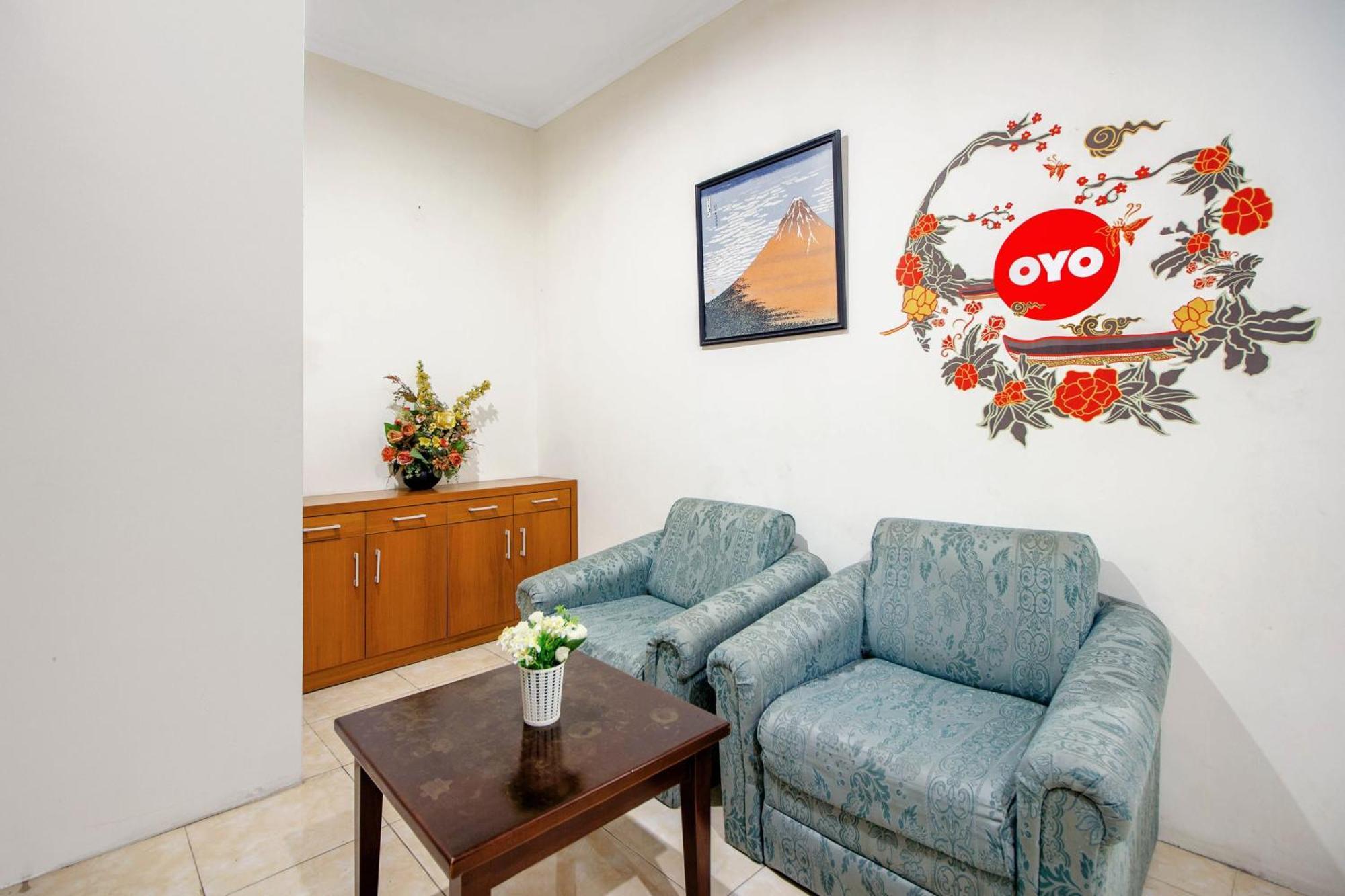 Super Oyo 250 De'Gadri Ndalem Hotell Jarakan Exteriör bild