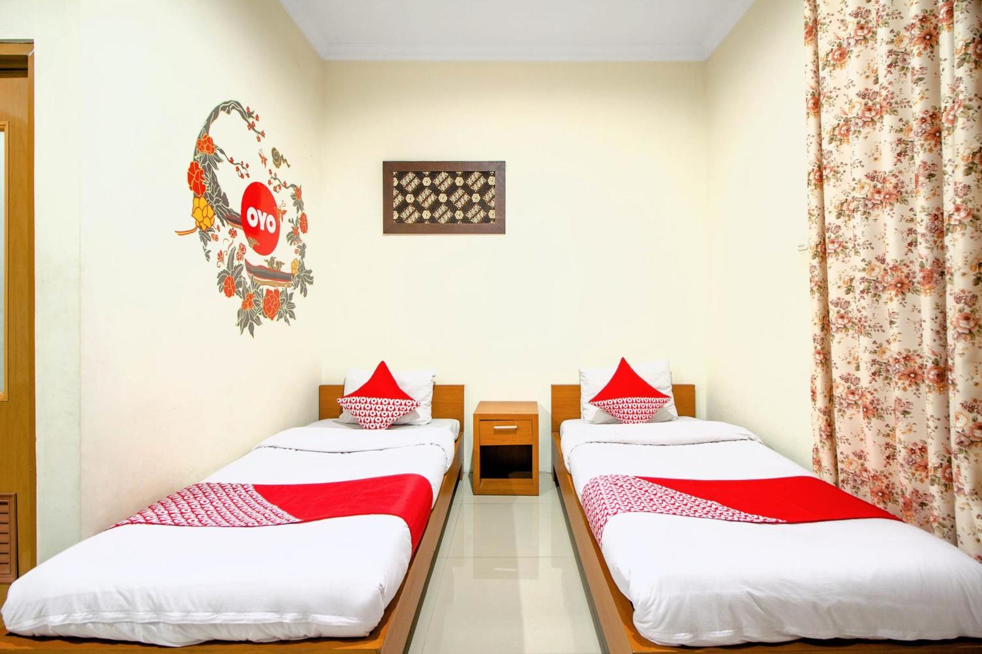 Super Oyo 250 De'Gadri Ndalem Hotell Jarakan Exteriör bild