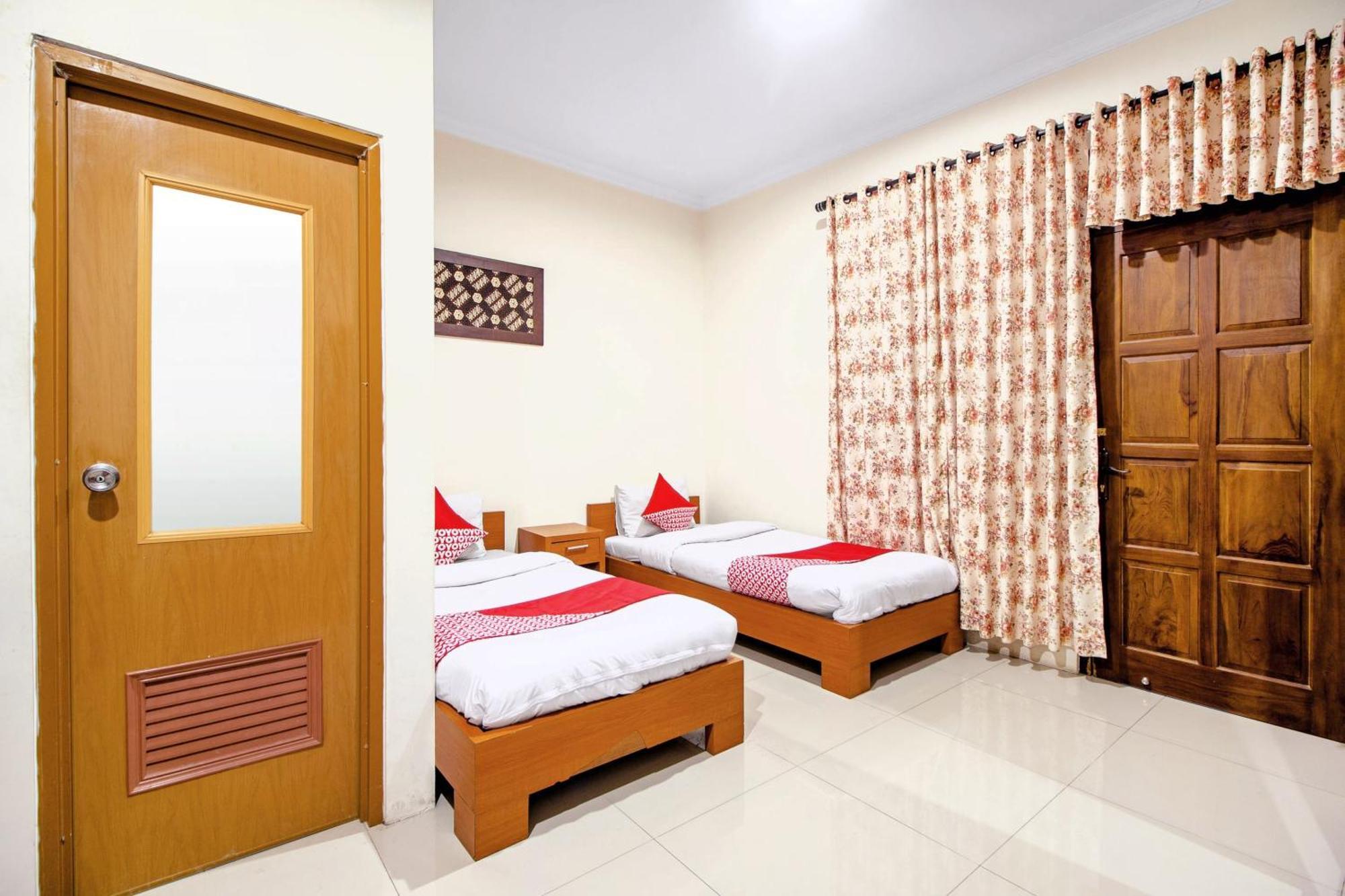 Super Oyo 250 De'Gadri Ndalem Hotell Jarakan Exteriör bild