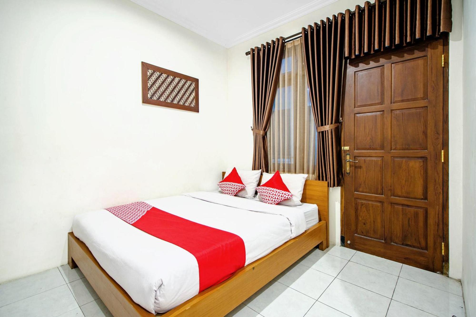Super Oyo 250 De'Gadri Ndalem Hotell Jarakan Exteriör bild